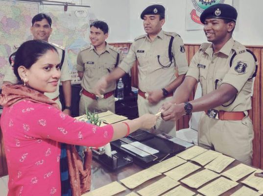 सरगुजा पुलिस ने 100 से अधिक गुम मोबाईल किए बरामद