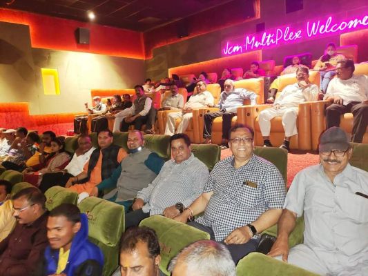 यह फिल्म कश्मीर फाइल्स नहीं कश्मीर फैक्ट्स है, टैक्स फ्री करें सरकार-अनुराग