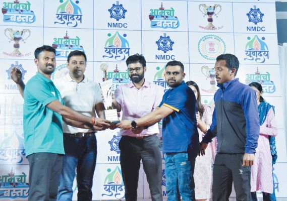 आमचो बस्तर क्रिकेट स्पर्धा की विजेता बनी लोहण्डीगुड़ा युवोदय