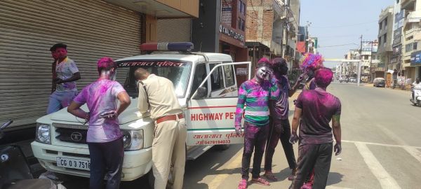 कड़ी सुरक्षा व्यवस्था के बीच मनी होली 