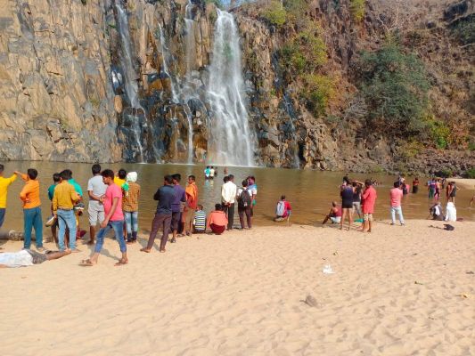 रमदहा जलप्रपात में डूबने से 3 युवकों की मौत