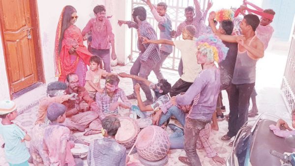 नवापारा-राजिम में धूमधाम से मनी होली