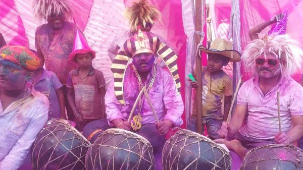 केशकाल विधायक ने गृहग्राम में धूमधाम से मनाई होली
