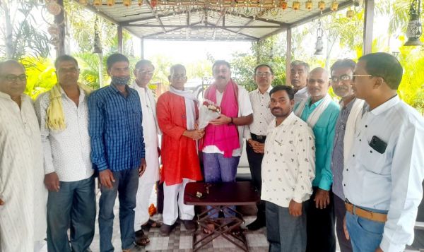 समाज के प्रतिनिधि मंडल ने विधायक से की मुलाकात