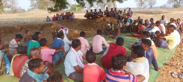 स्कूली बच्चे घर से ले जा रहे हैं पीने का पानी, मूलभूत सुविधाओं की समस्या