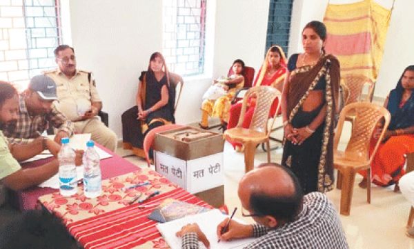 रिंवापार सरपंच के खिलाफ अविश्वास प्रस्ताव पारित
