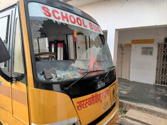 सशिमं में लगाई आग, कार्यालय व बसों में तोडफ़ोड़