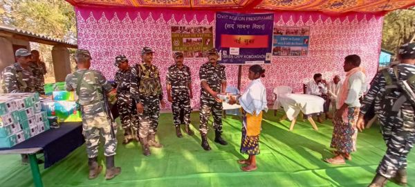 सिविक एक्शन प्रोग्राम, ग्रामीणों को बांटे सामान