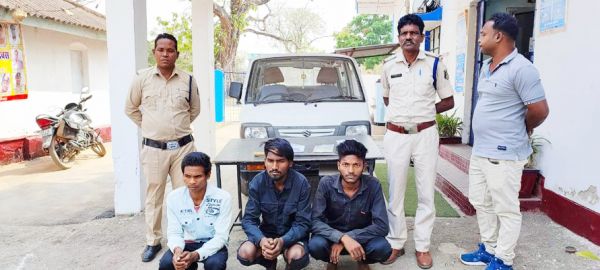 ट्रक ड्राइवर को कट्टा दिखाने वाले एक नाबालिग सहित 4 गिरफ्तार