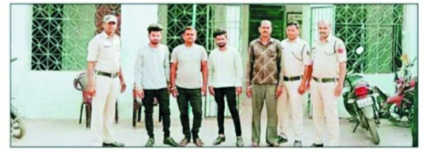 युवती से छेड़छाड़, भाई-भाभी के साथ मारपीट, मुख्य आरोपी सहित 4 गिरफ्तार