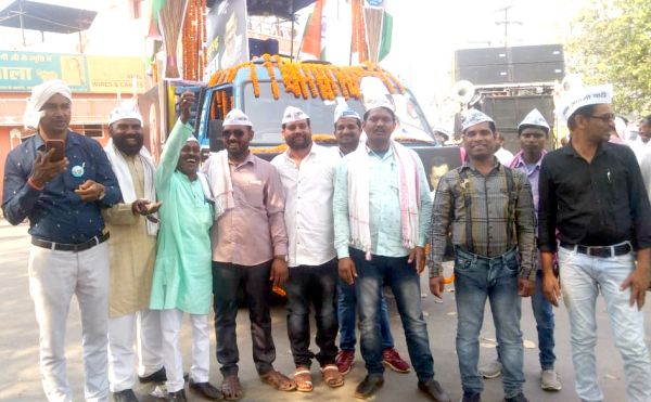 आप की विजय यात्रा में शामिल हुए अभनपुर क्षेत्र के कार्यकर्ता