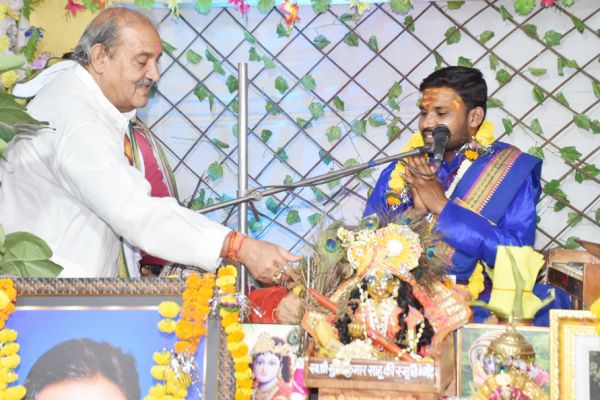 सुरेश की स्मृति में भागवत कथा, पहुंचे विधायक