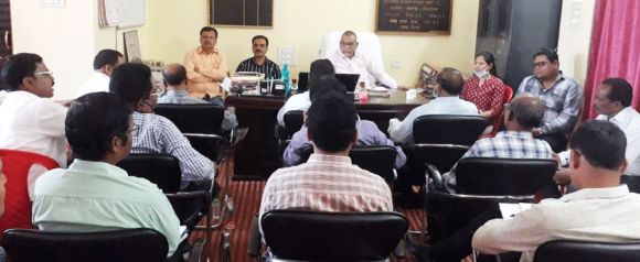 डीईओ ने पढऩा लिखना अभियान की ली समीक्षा बैठक