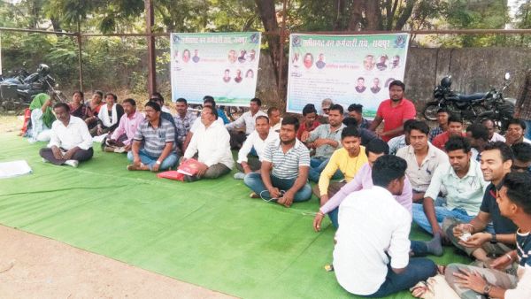 12 सूत्रीय मांगों को लेकर वनकर्मियों की अनिश्चितकालीन हड़ताल शुरू