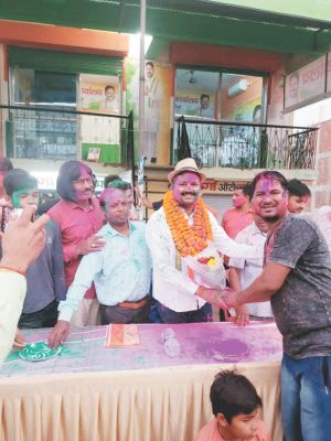  ग्रामीणों ने विधायक के साथ खेली होली