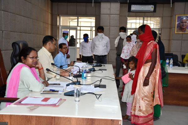 जनदर्शन में कलेक्टर ने सुनीं समस्याएं