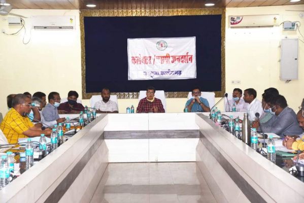 किसानों को सम्मान निधि की राशि दिलाने ई-केवायसी पूरा कराएं- कलेक्टर