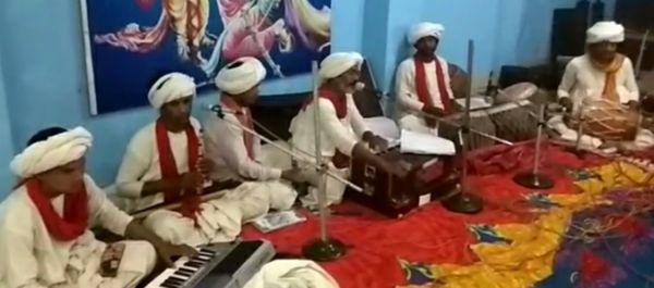 बसंत महोत्सव में दिखा अवध की होली का रंग