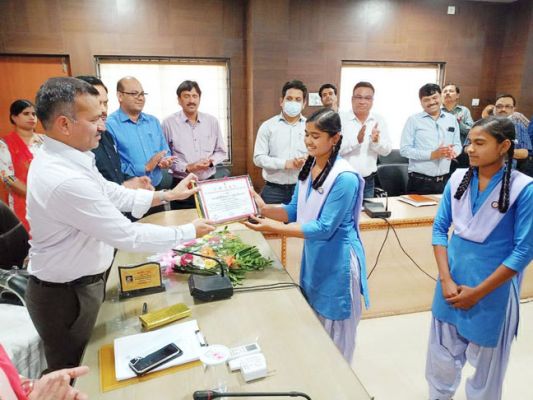 बाल विज्ञान कांग्रेस ने राष्ट्रीय स्तर पर लहराया परचम, दो छात्राएं सम्मानित