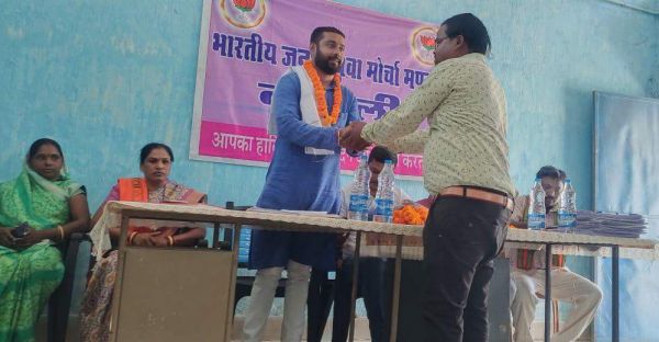 युवाओं को एक मुट्ठी की तरह काम कर छग में भी कमल खिलाना है-रोचक