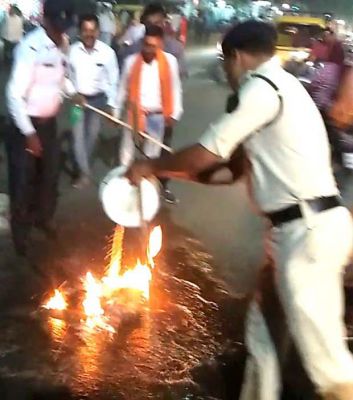 भाजयुमो ने फूंका पश्चिम बंगाल की सीएम का पुतला