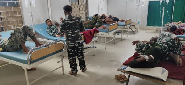 नक्सल मोर्चे पर तैनात 28 जवानों को फूड पॉइजनिंग