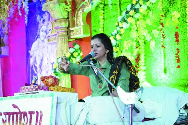 शिक्षा के साथ संस्कार देना जरूरी- वर्षा नागर