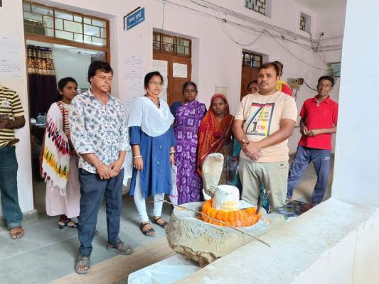 भगवान शंकर को कोर्ट में हाजिर होने नोटिस, शिवलिंग को उखाडक़र तहसील कोर्ट ले आए मोहल्लेवासी