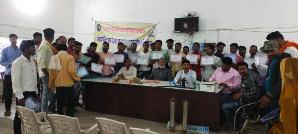 जल जीवन मिशन के तहत प्रशिक्षण, प्रशिक्षणार्थियों को प्रमाण पत्र