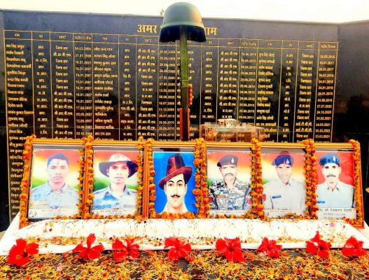 शहीदों की पुण्यतिथि परबलिदान को याद कर दी श्रद्धांजलि