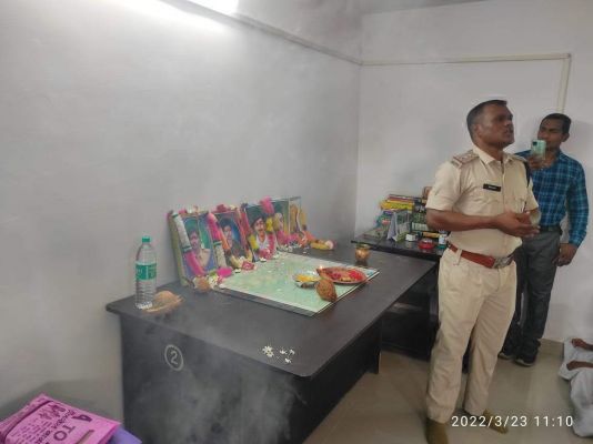 क्रांतिकारियों को श्रद्धांजलि देते हुई आंखें नम