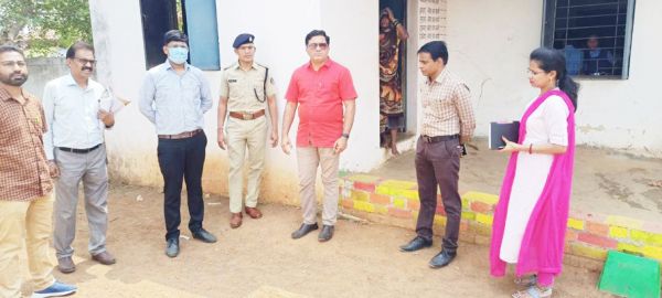 चेकपोस्ट और मतदान केंद्रों का किया निरीक्षण