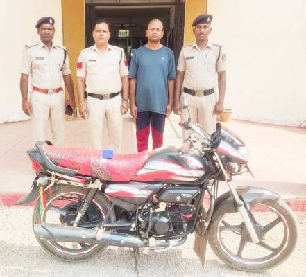 बाइक सवार ने दिया लिफ्ट, उसी की गाड़ी-मोबाइल छीनकर फरार