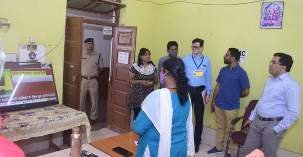 सामान्य प्रेक्षक ने किया निर्वाचन रूम, जिला व्यय अनुवीक्षण सेल का निरीक्षण