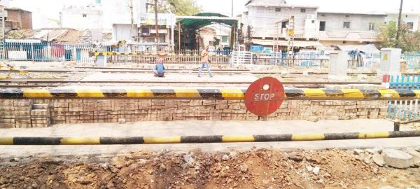 मोतीपुर रेल्वे क्रॉसिंग हुआ बंद