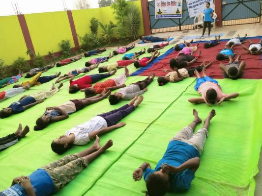 गुंडाधुर कॉलेज पोस्ट मैट्रिक गल्र्स हॉस्टल में योग शिविर