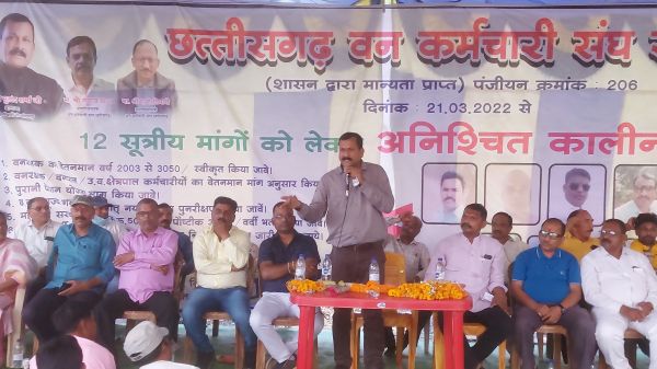 जंगलों में लग रहा आग वनोपज सहित वन्य प्राणियों को भारी नुकसान