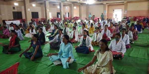 गर्भवतियों के लिए विशेष योगाभ्यास शिविर