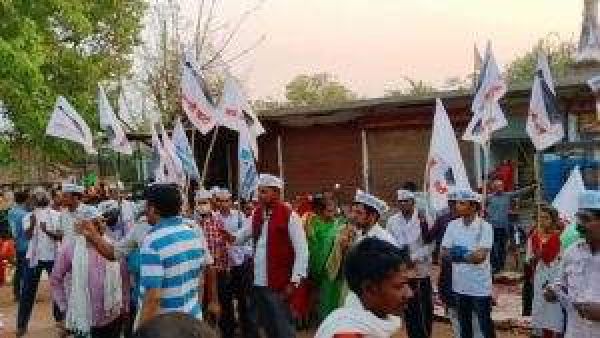 आप ने निकाली विजय यात्रा