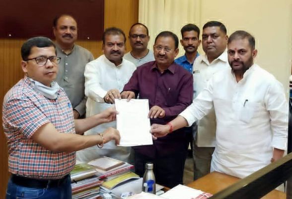 सरगुजा की स्वास्थ्य सुविधाओं की दुर्दशा पर राज्यपाल के नाम भाजपा ने सौंपा ज्ञापन