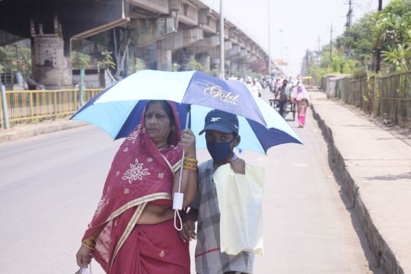  तापमान ने बढ़ाई राहगीरों की मुश्किलें