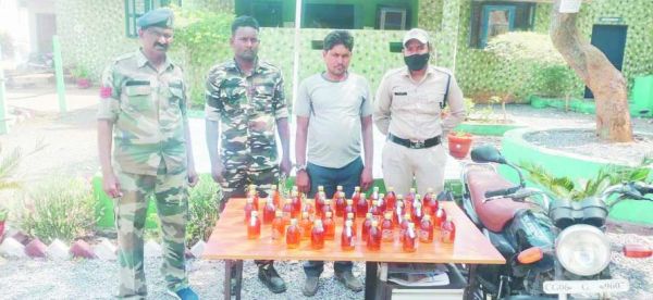 45 पव्वा मदिरा समेत आरोपी बंदी