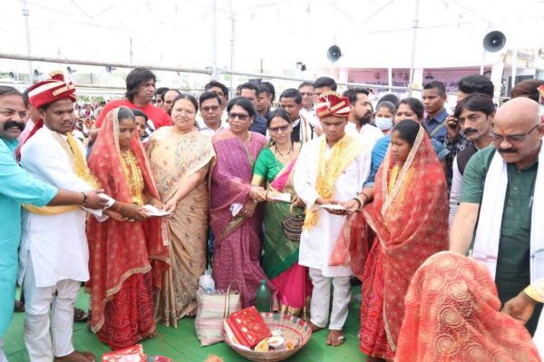 297 जोड़े परिणय सूत्र में बंधे