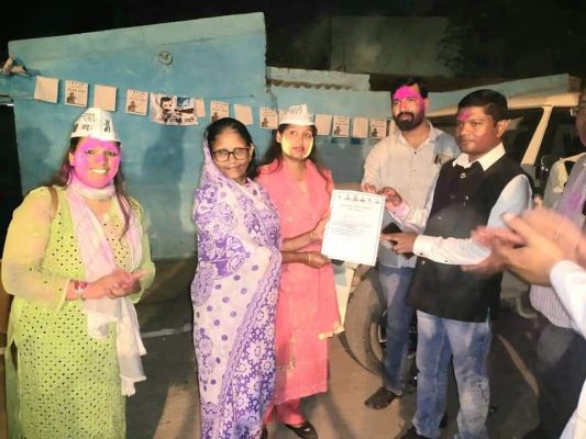 आप ने मनाया होली मिलन, कार्यकर्ताओं का किया सम्मान