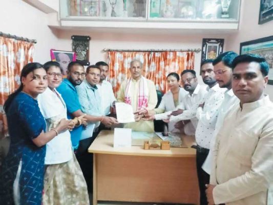 राज्य स्वास्थ्य संयोजक कर्मचारी संघ  ने पूर्व सासंद से की मुलाकात