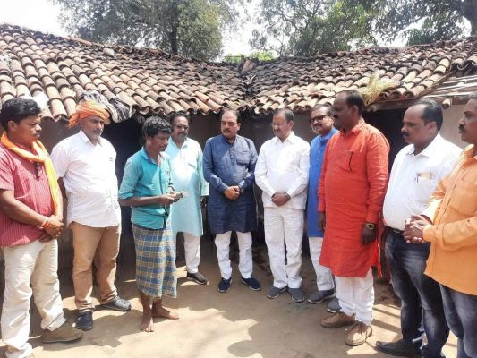 भाजपा सरगुजा प्रभारी पीडि़त परिवार से मिलने पहुंचे अमदला, कहा हरसंभव करेंगे मदद