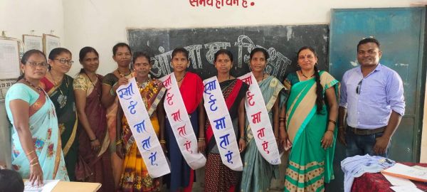 स्मार्ट माताओं का चयन कर किया गया सम्मानित