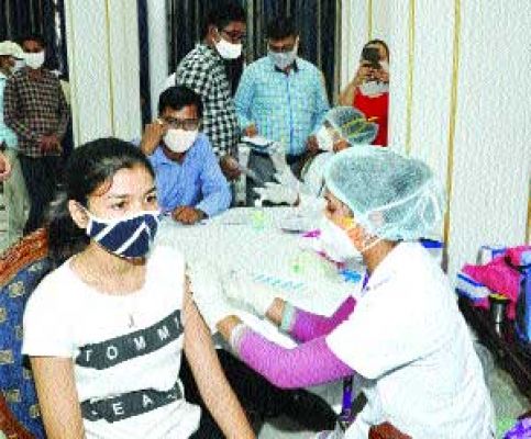 12-14 वर्ष कोरोना टीकाकरण में दिलचस्पी नहीं, 27 फीसदी ही लक्ष्य हुआ है पूरा