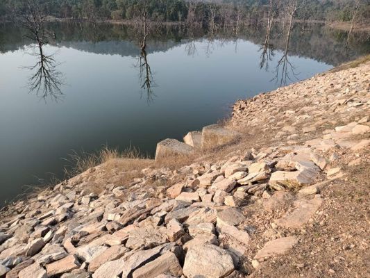 धरमी बांध एवं नहर का निर्माण 6 वर्ष बाद भी पूर्ण नहीं