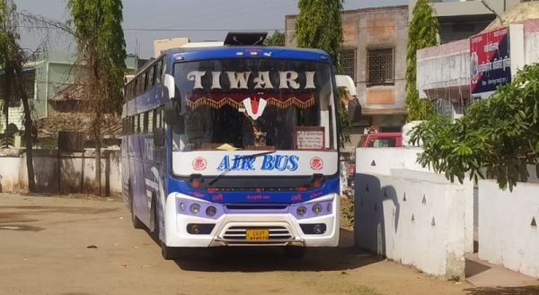 सवारियों को बस में छोड़ भाग खड़े हुए कंडक्टर-ड्राइवर, जीपीएम पुलिस ने सीट के नीचे से जब्त किया गांजा